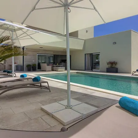 Vila Mako, Moderne Luxus-villa Mit Swimmingpool Und Whirlpool In Ruhiger Vorort-lage Von