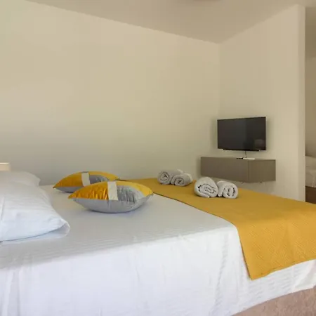 Vila Mako, Moderne Luxus-villa Mit Swimmingpool Und Whirlpool In Ruhiger Vorort-lage Von