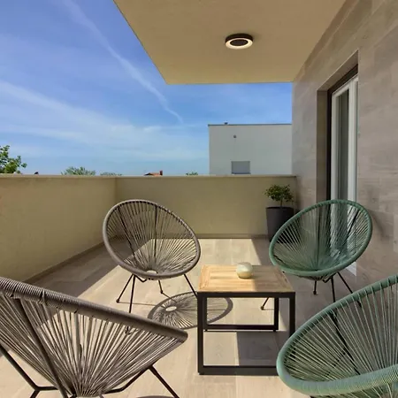 Vila Mako, Moderne Luxus-villa Mit Swimmingpool Und Whirlpool In Ruhiger Vorort-lage Von *
