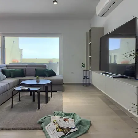 Vila Mako, Moderne Luxus-villa Mit Swimmingpool Und Whirlpool In Ruhiger Vorort-lage Von