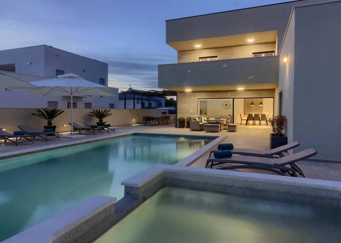 فيلة Mako, Moderne Luxus-villa Mit Swimmingpool Und Whirlpool In Ruhiger Vorort-lage Von