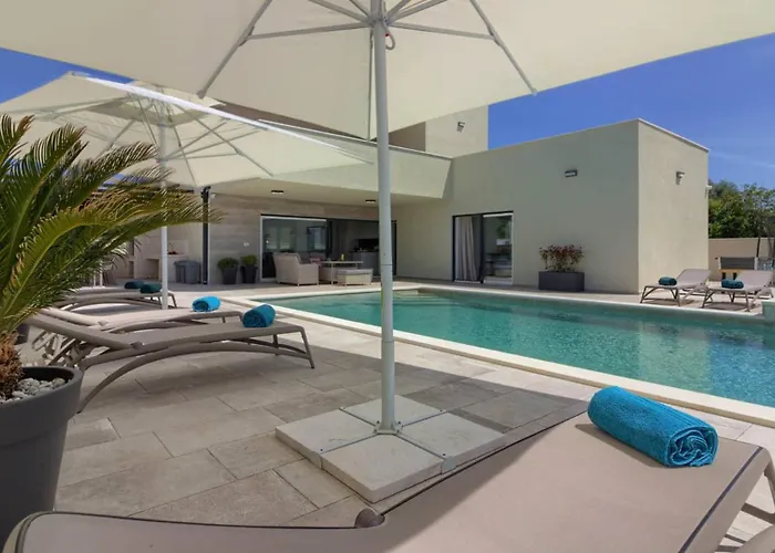 فيلة Mako, Moderne Luxus-villa Mit Swimmingpool Und Whirlpool In Ruhiger Vorort-lage Von