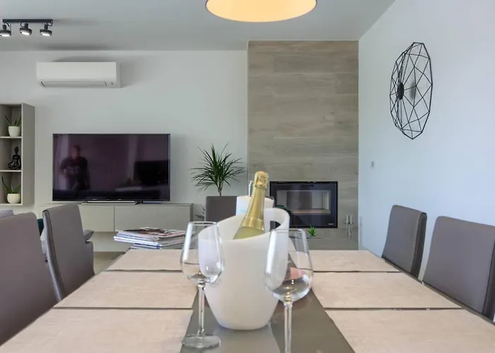 فيلة Mako, Moderne Luxus-villa Mit Swimmingpool Und Whirlpool In Ruhiger Vorort-lage Von