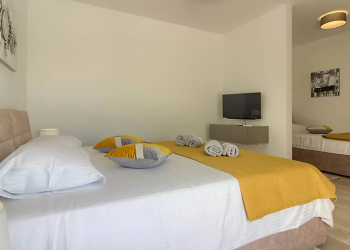 فيلة Mako, Moderne Luxus-villa Mit Swimmingpool Und Whirlpool In Ruhiger Vorort-lage Von