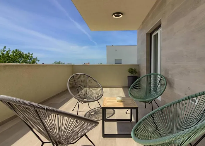 Вілла Mako, Moderne Luxus-villa Mit Swimmingpool Und Whirlpool In Ruhiger Vorort-lage Von *