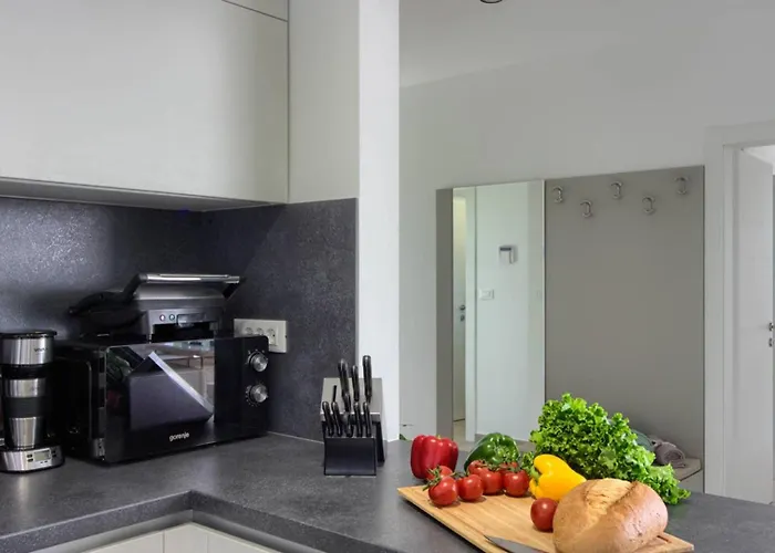 Mako, Moderne Luxus-villa Mit Swimmingpool Und Whirlpool In Ruhiger Vorort-lage Von * Пула