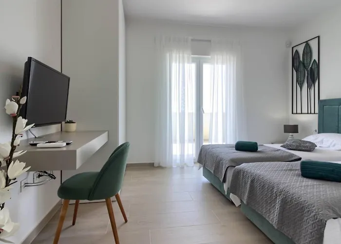 Mako, Moderne Luxus-villa Mit Swimmingpool Und Whirlpool In Ruhiger Vorort-lage Von بولا