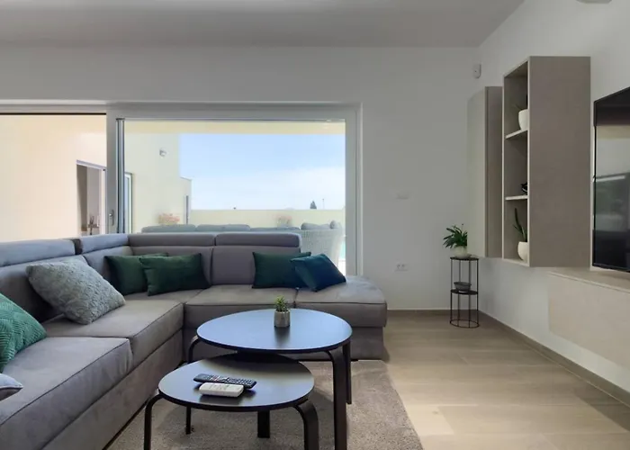 Вілла Mako, Moderne Luxus-villa Mit Swimmingpool Und Whirlpool In Ruhiger Vorort-lage Von Пула