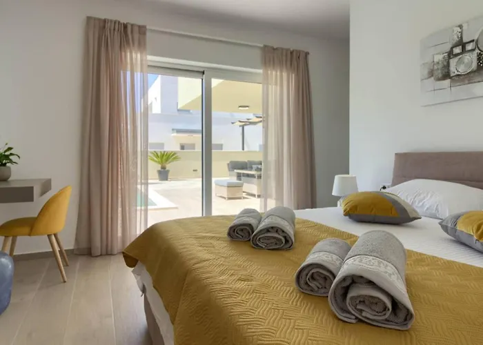 فيلة Mako, Moderne Luxus-villa Mit Swimmingpool Und Whirlpool In Ruhiger Vorort-lage Von بولا