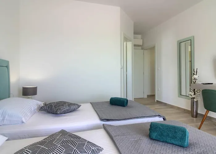 Вілла Mako, Moderne Luxus-villa Mit Swimmingpool Und Whirlpool In Ruhiger Vorort-lage Von