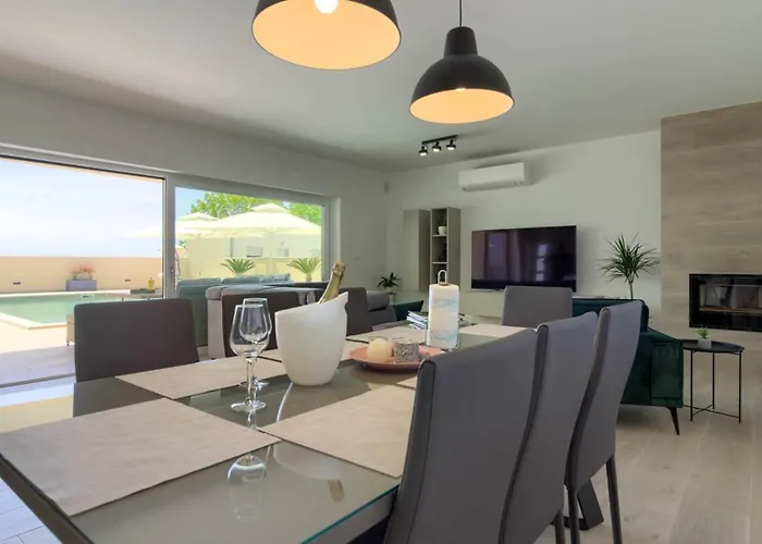 Вілла Mako, Moderne Luxus-villa Mit Swimmingpool Und Whirlpool In Ruhiger Vorort-lage Von Пула