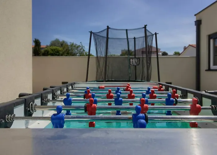 Mako, Moderne Luxus-villa Mit Swimmingpool Und Whirlpool In Ruhiger Vorort-lage Von Вілла *