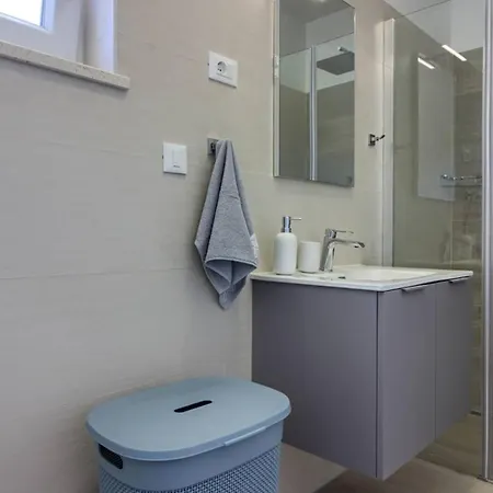 Mako, Moderne Luxus-villa Mit Swimmingpool Und Whirlpool In Ruhiger Vorort-lage Von * Pula