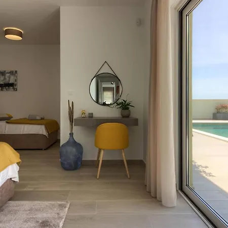 Villa Mako, Moderne Luxus-villa Mit Swimmingpool Und Whirlpool In Ruhiger Vorort-lage Von Pola