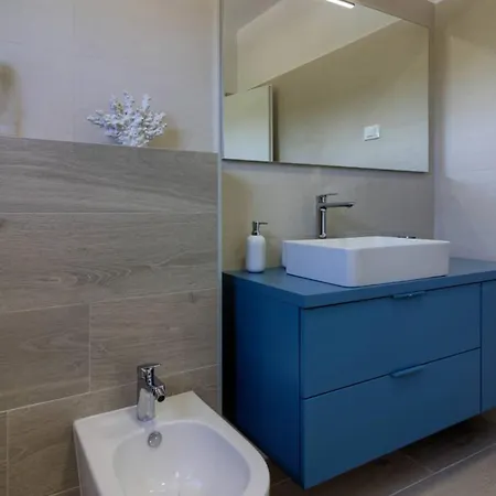 Mako, Moderne Luxus-villa Mit Swimmingpool Und Whirlpool In Ruhiger Vorort-lage Von Villa Pola