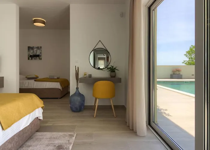 Villa Mako, Moderne Luxus-villa Mit Swimmingpool Und Whirlpool In Ruhiger Vorort-lage Von Pula
